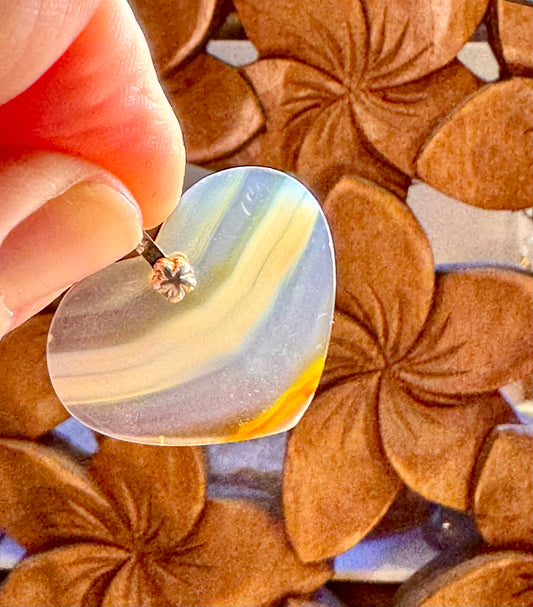 Pendentif cœur en agate arc-en-ciel