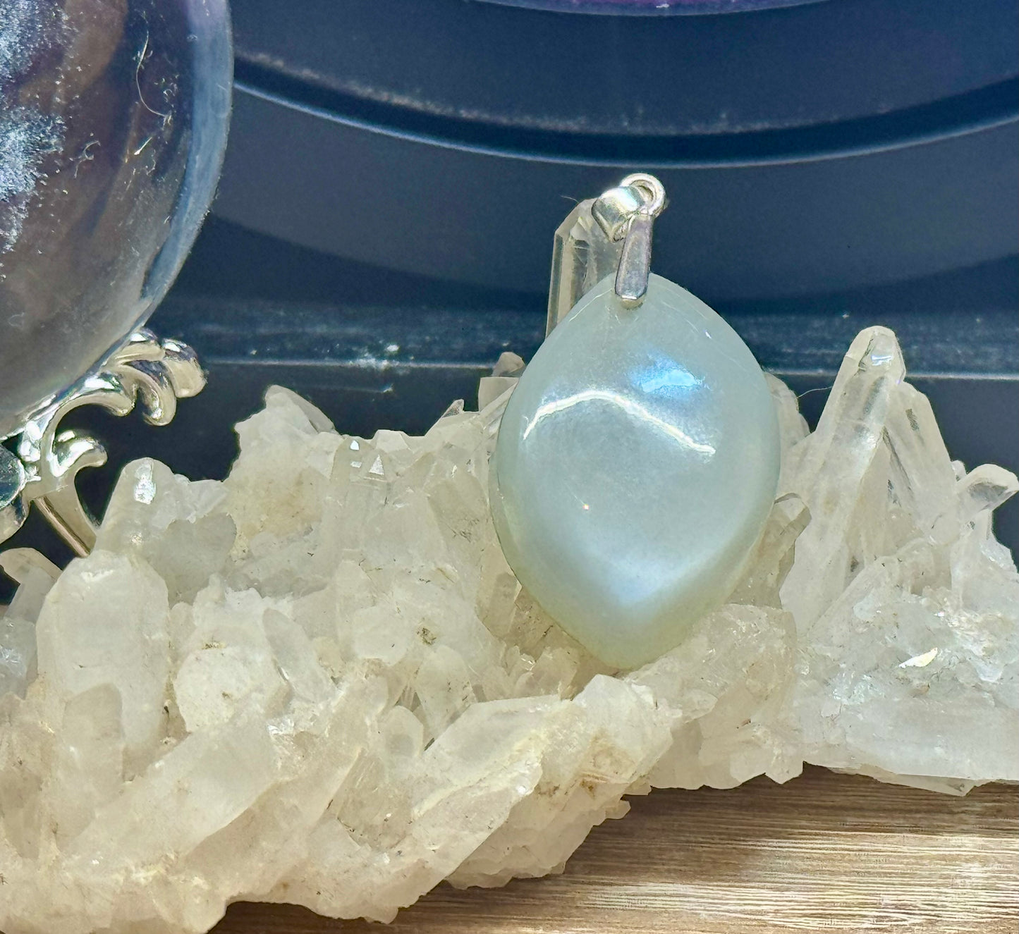 Pendentif de Pierre de lune nacrée