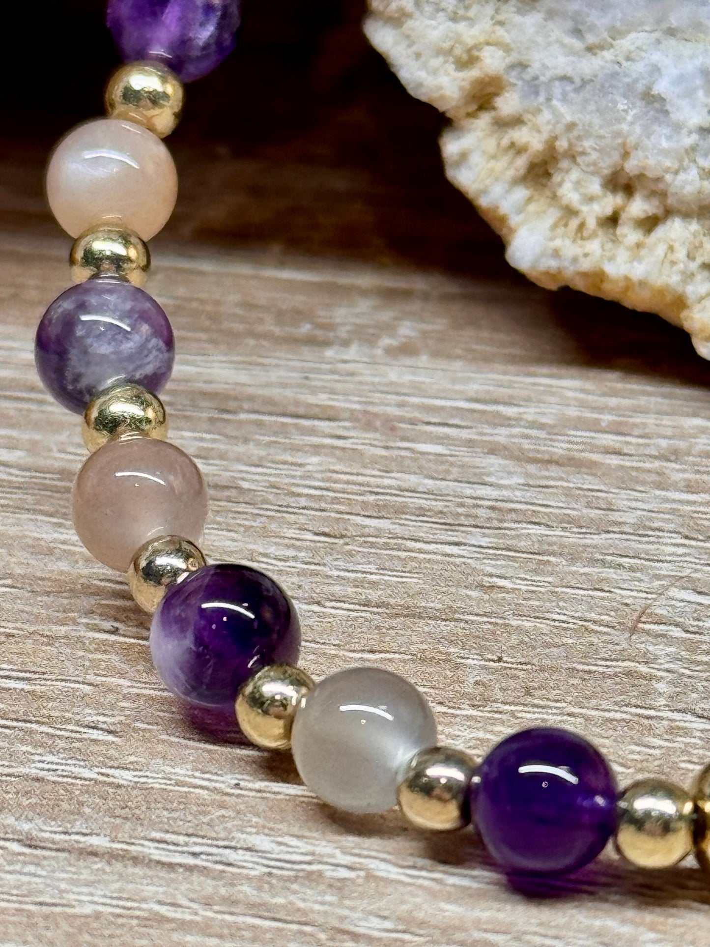 Bracelet "féminin sacré et paix"