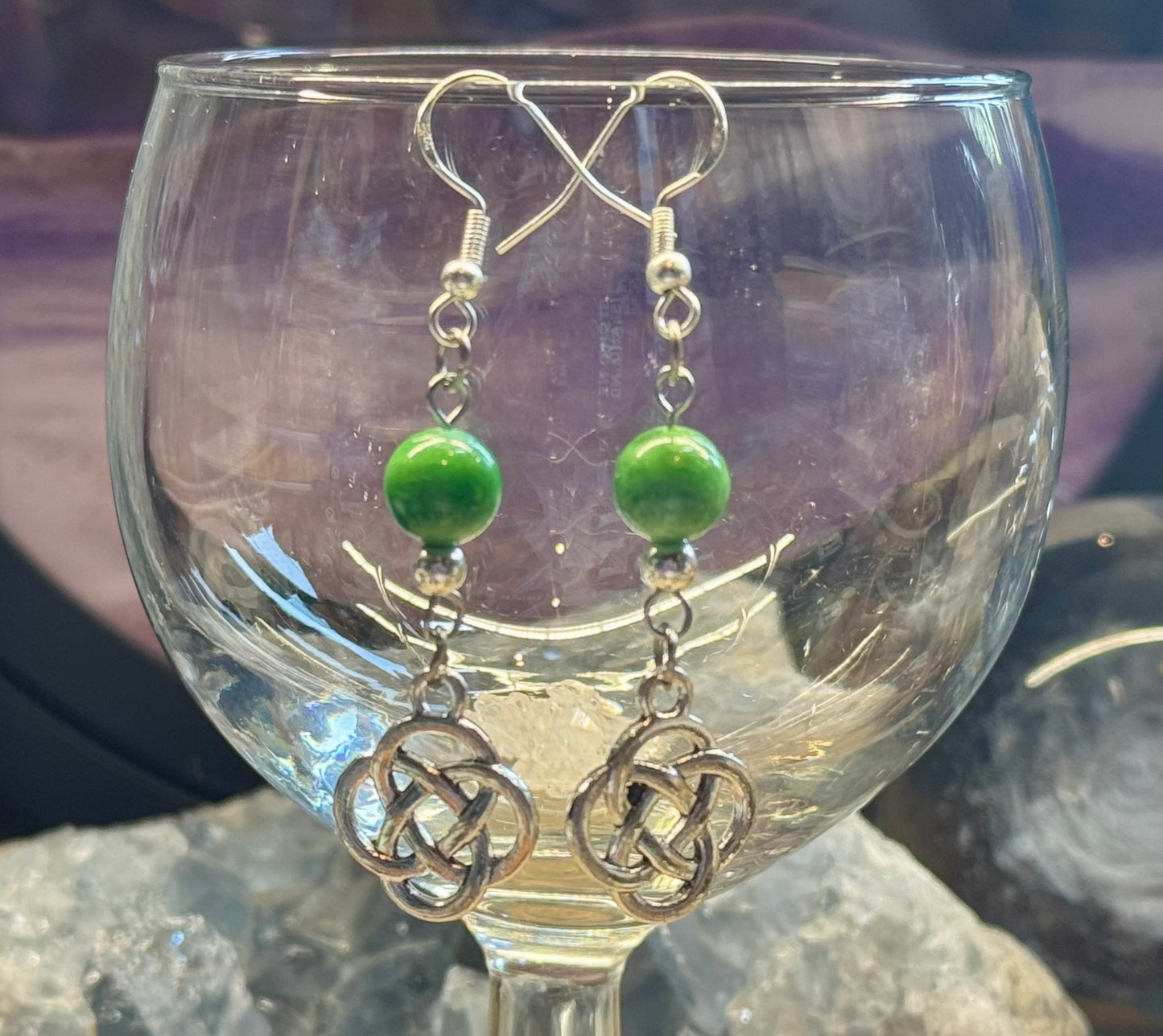 Boucles d’oreilles pendantes Variscite et Noeud infini