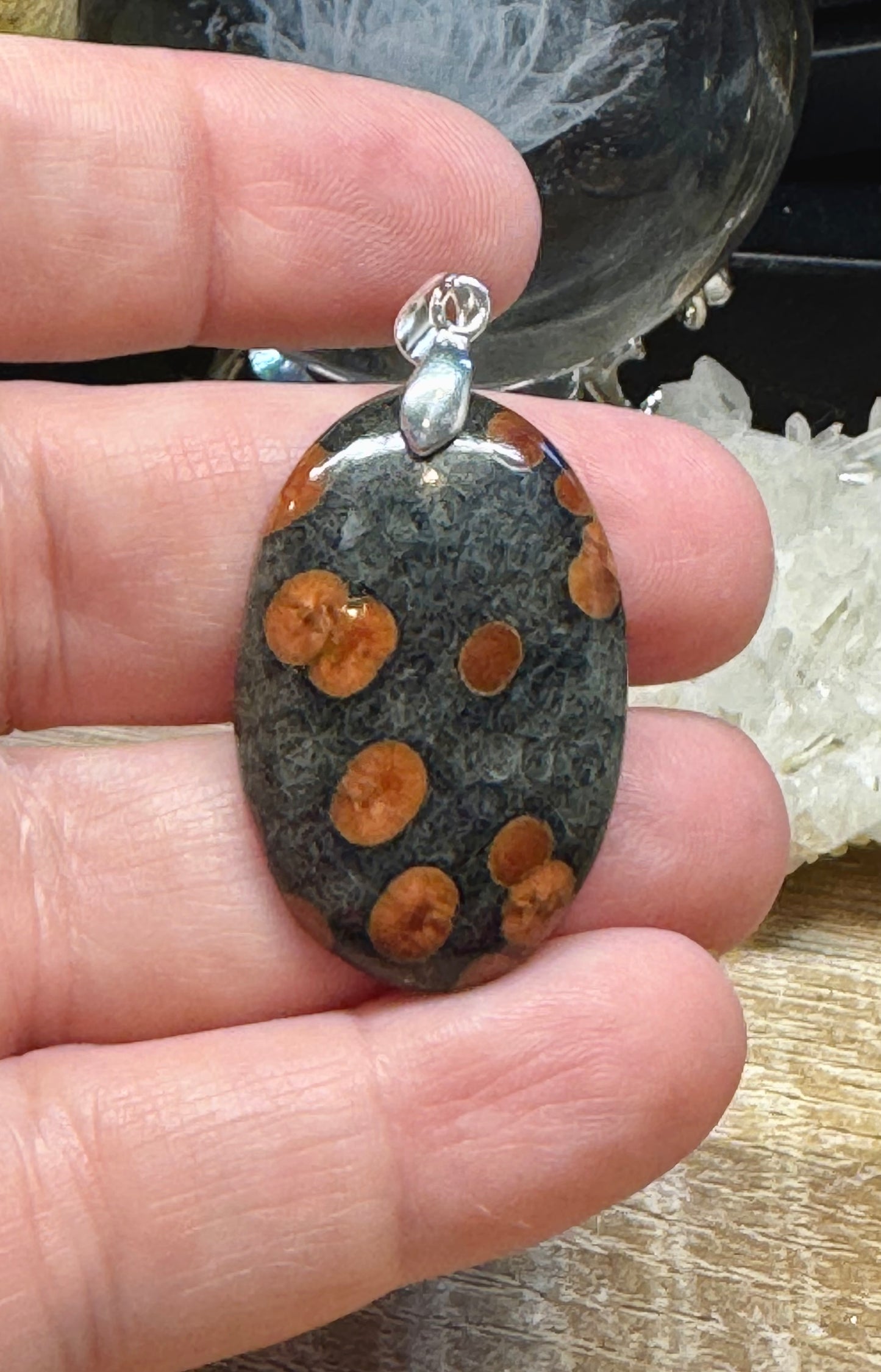 Pendentif d’obsidienne cacahuète