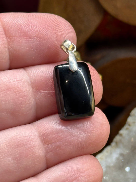 Pendentif de spinelle noire