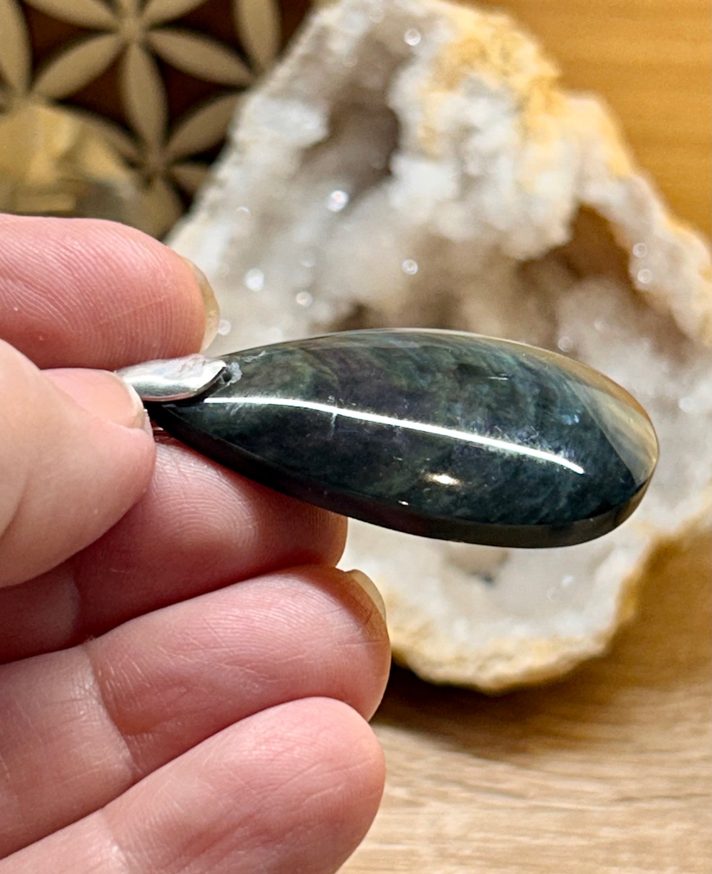 Pendentif d’obsidienne mentogochol