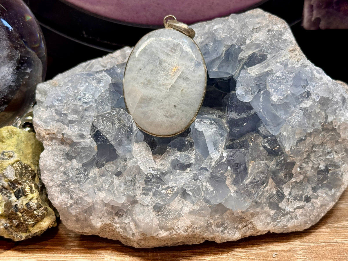 Pendentif de Péristérite cerclé