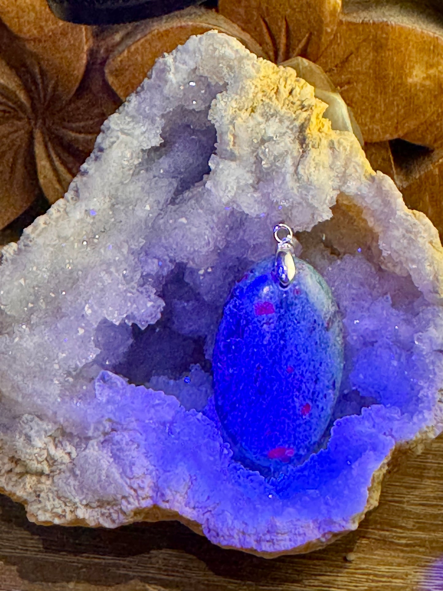 Pendentif de rubis sur fuchsite