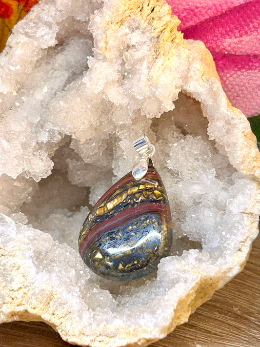 Pendentif d’œil de fer D