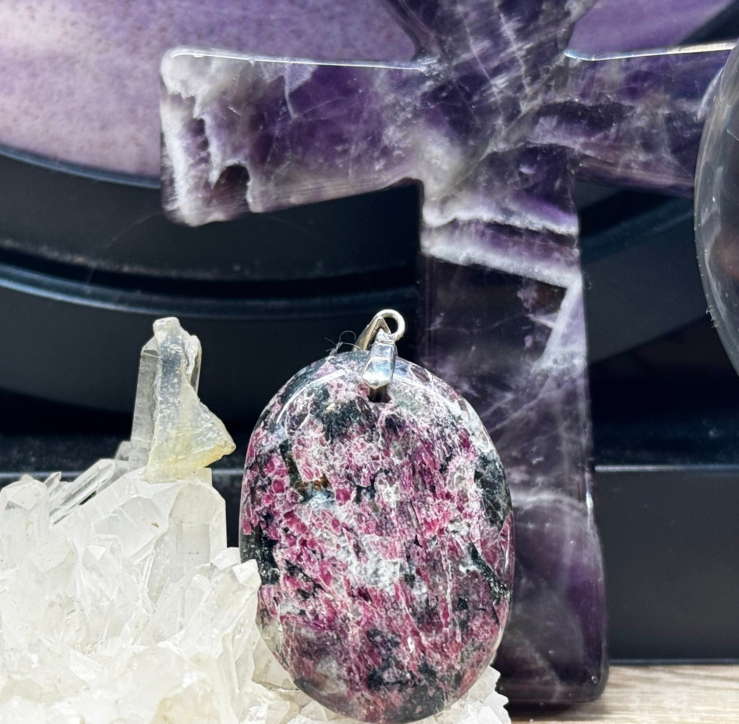 Pendentif d’Eudyalite
