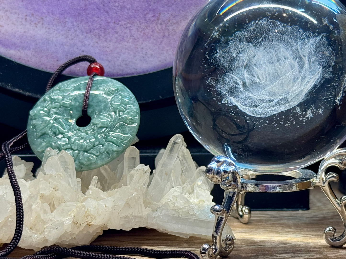 Collier avec Pierre Pi en Jade gravé
