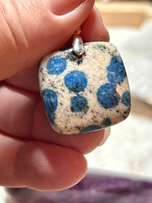 Pendentif de jaspe K2