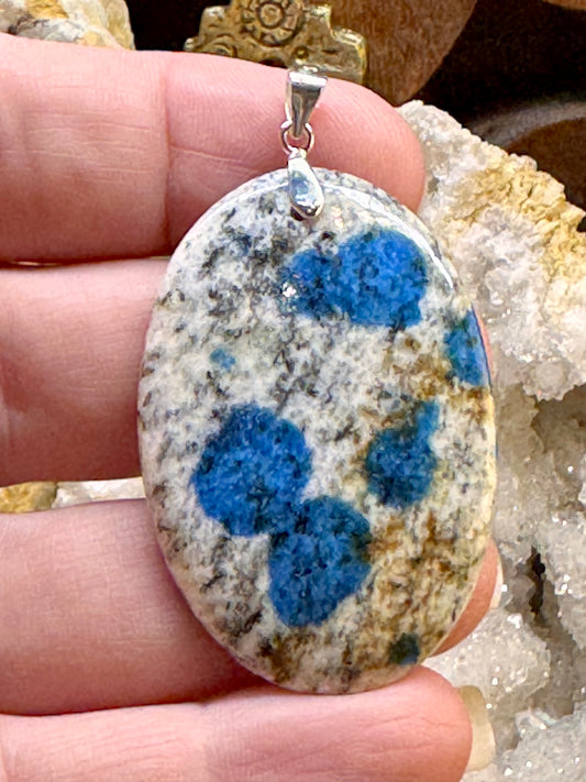 Pendentif de jaspe K2