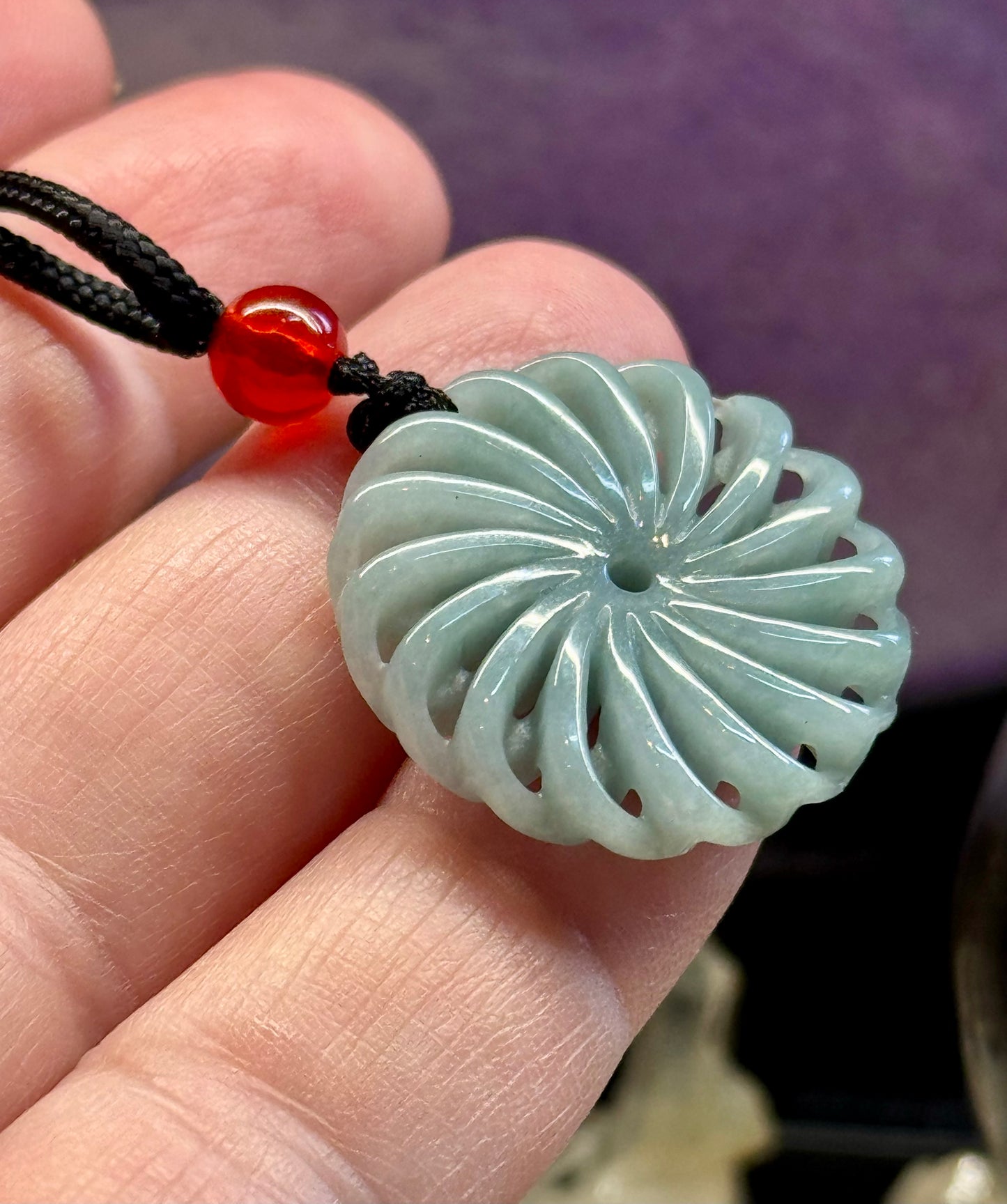Collier avec sphère de Jade