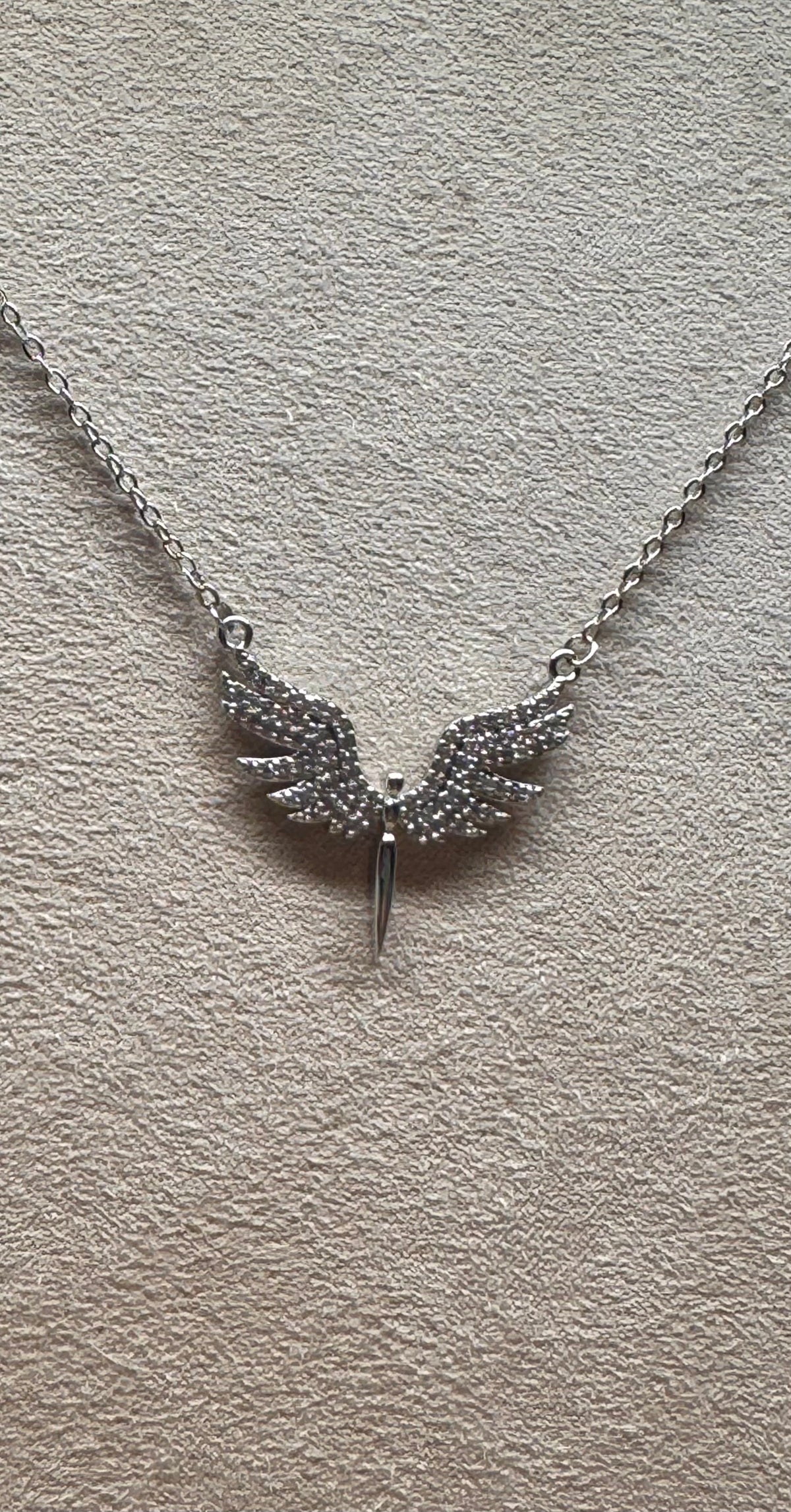 Collier en métal argenté Ange aux ailes déployées