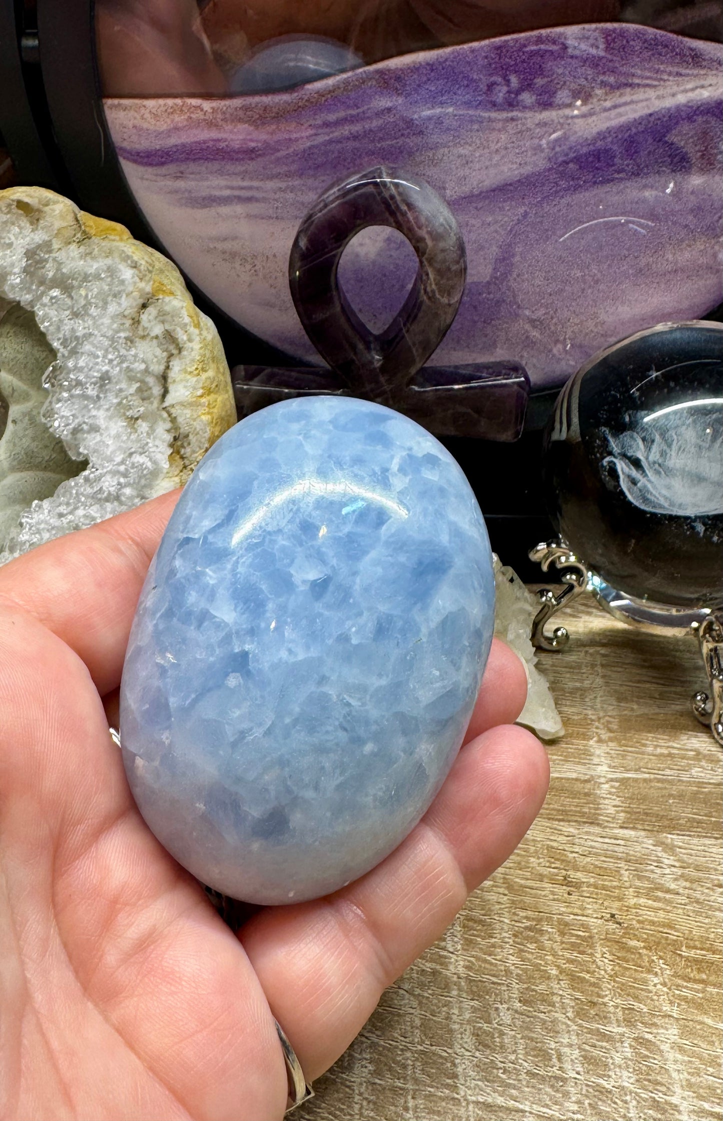Gros galets de calcite bleue