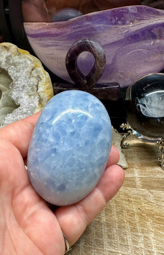 Gros galets de calcite bleue