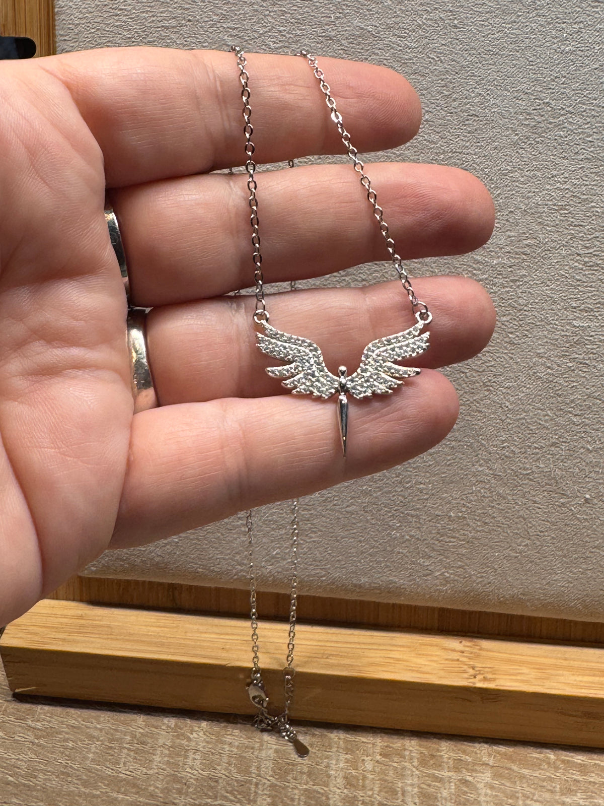 Collier en métal argenté Ange aux ailes déployées
