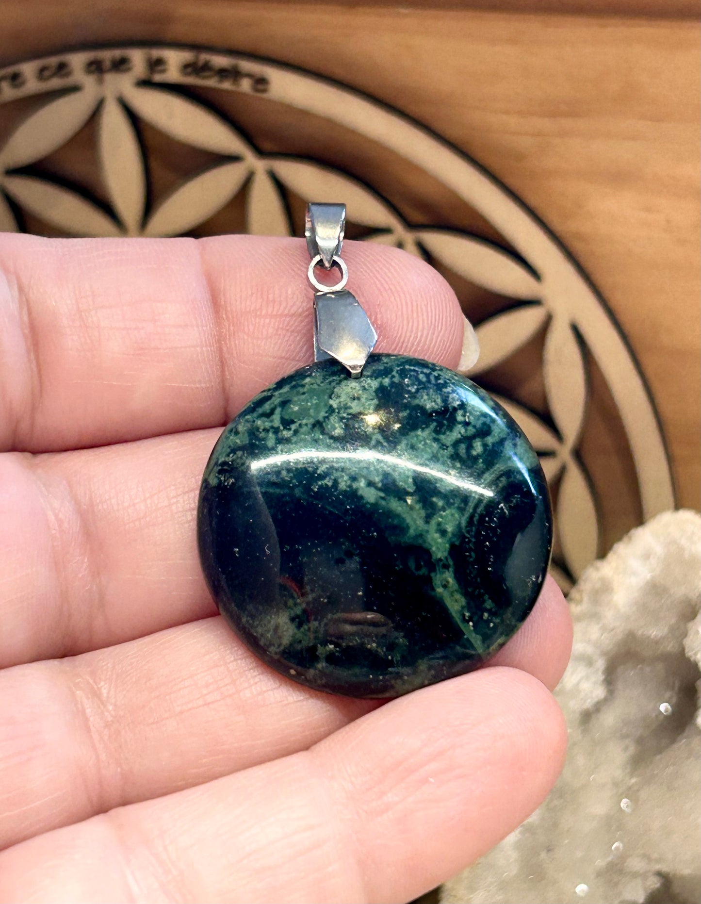 Pendentif de jaspe kambaba