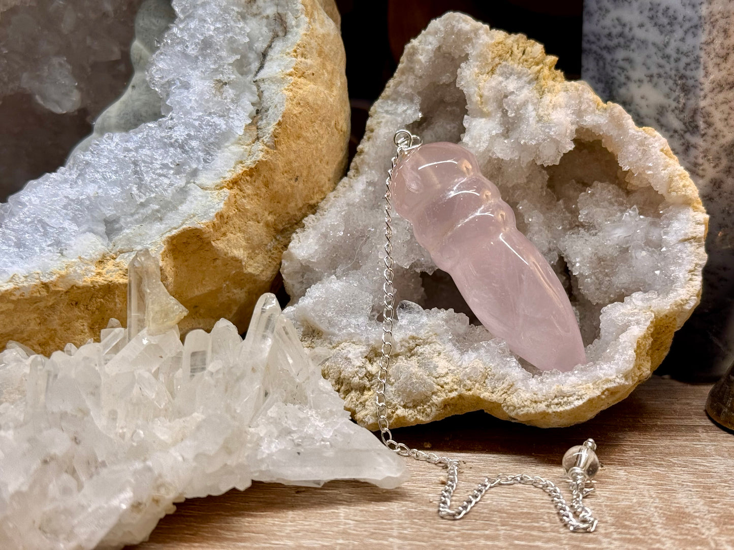 Pendule égyptien en quartz rose