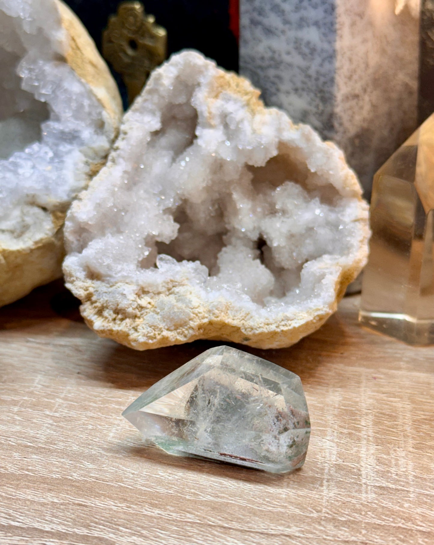 Pointe biterminée de quartz blanc avec inclusions