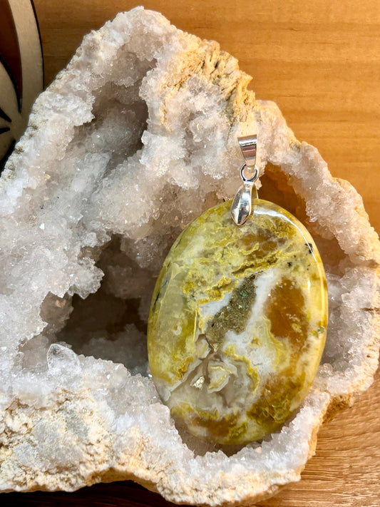 Pendentif d’atlantisite