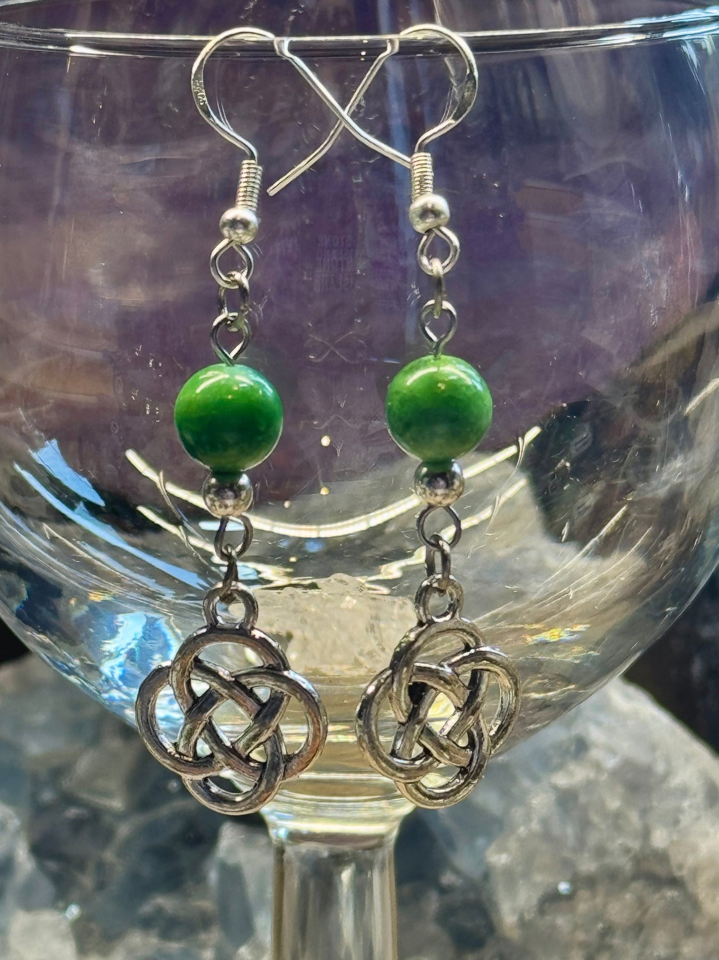 Boucles d’oreilles pendantes Variscite et Noeud infini