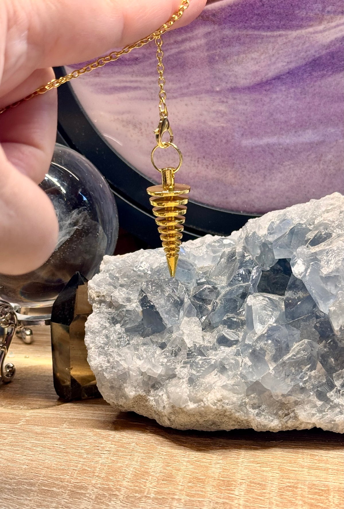 Pendule conique en métal doré