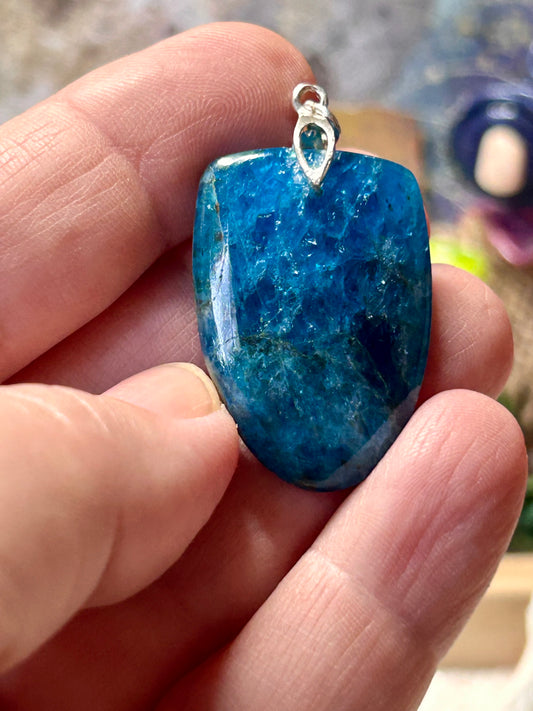 Pendentif d’Apatite bleue