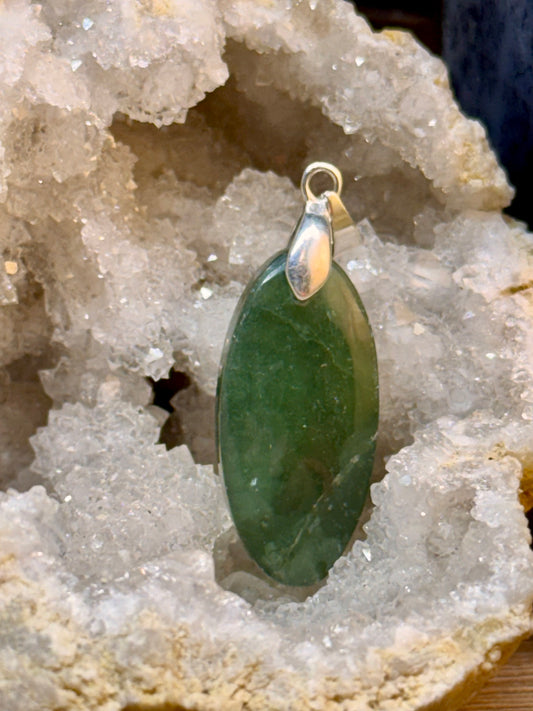 Pendentif de jade néphrite