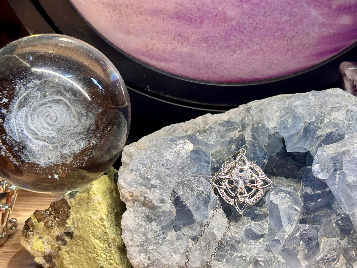 Collier pendentif Noeud de Sorcière
