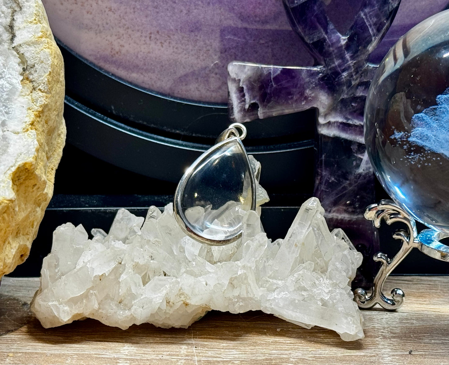 Pendentif cerclé de Cristal de roche