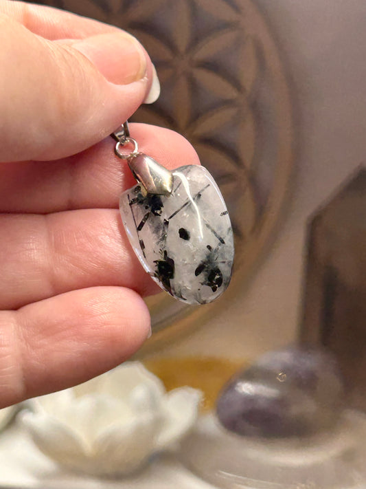 Pendentif de quartz tourmaline