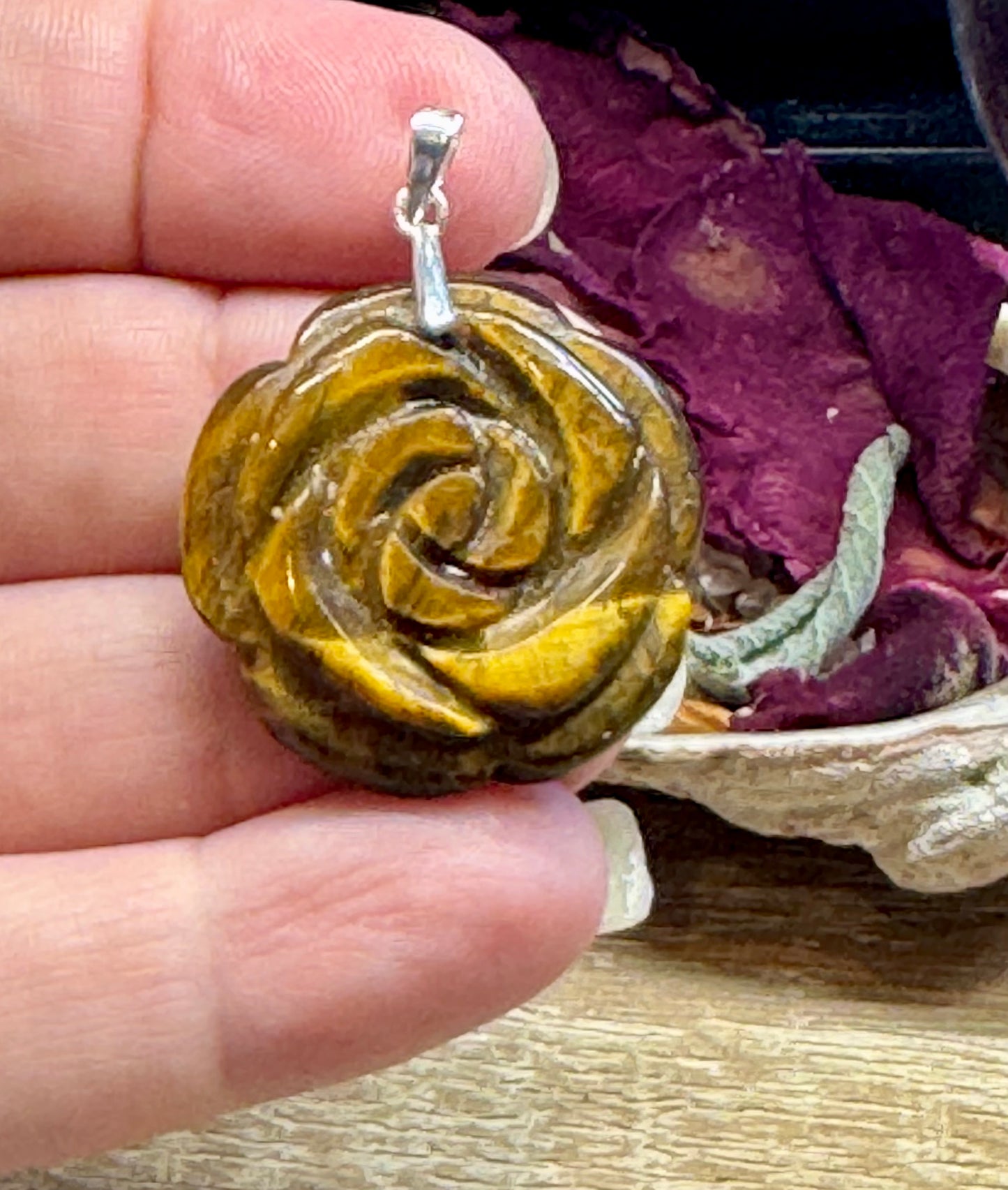 Pendentif rose en Oeil de Tigre
