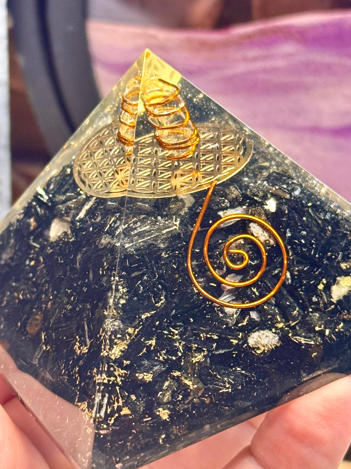 Orgonite Pyramidale "Protection contre les énergies négatives"