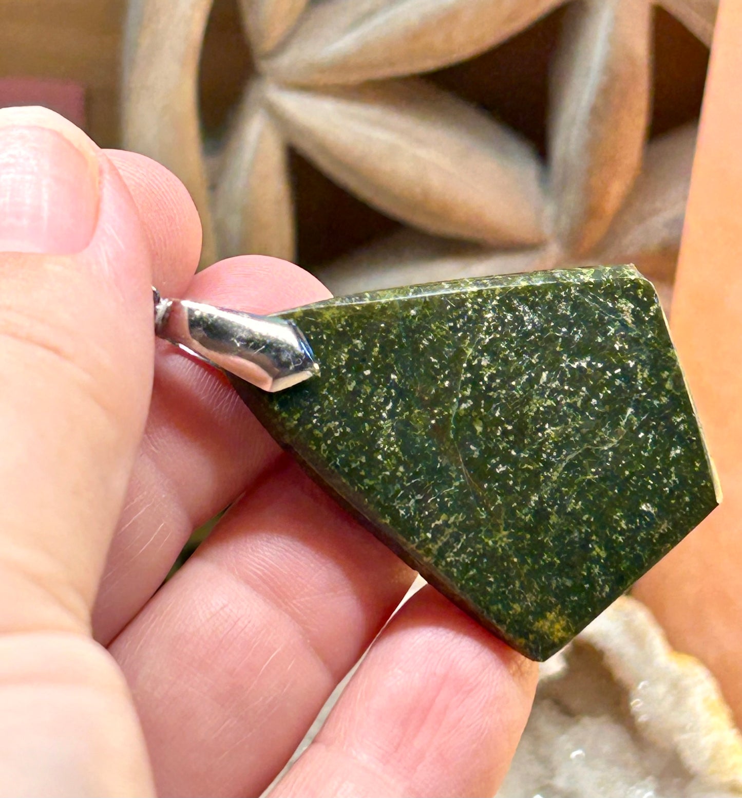 Pendentif de jaspe vert