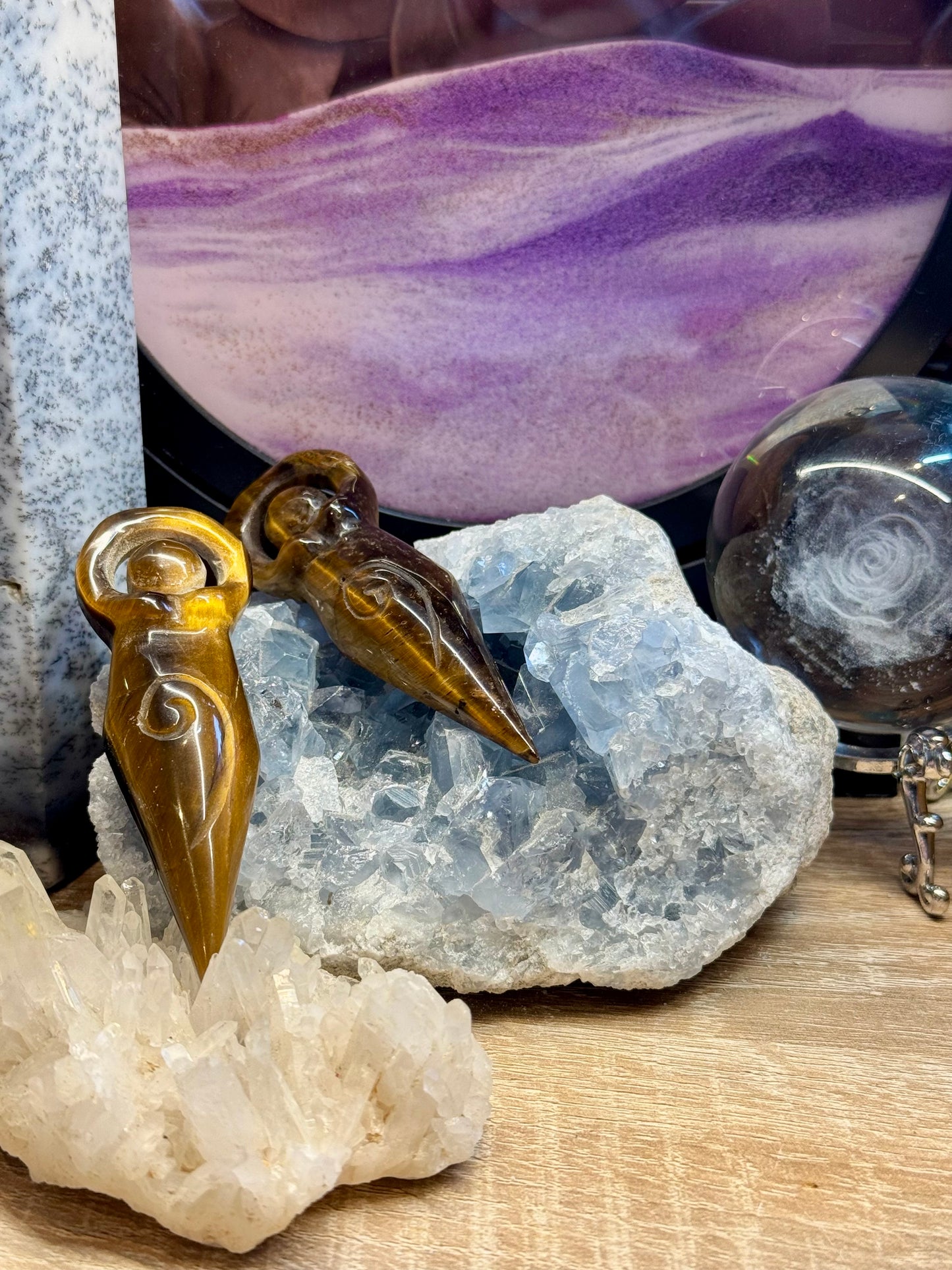 Statuette de la Mère Divine en Oeil de Tigre