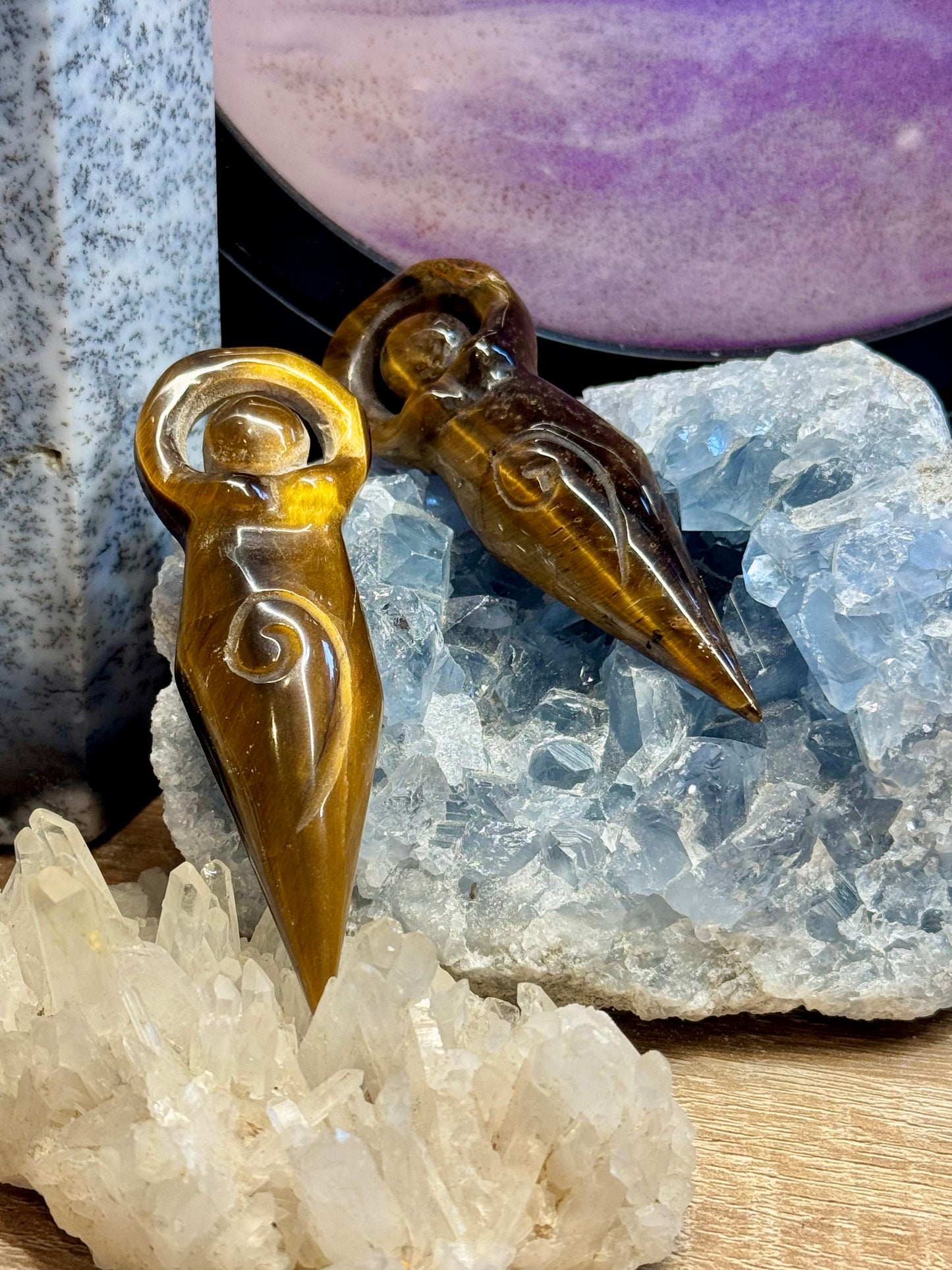 Statuette de la Mère Divine en Oeil de Tigre