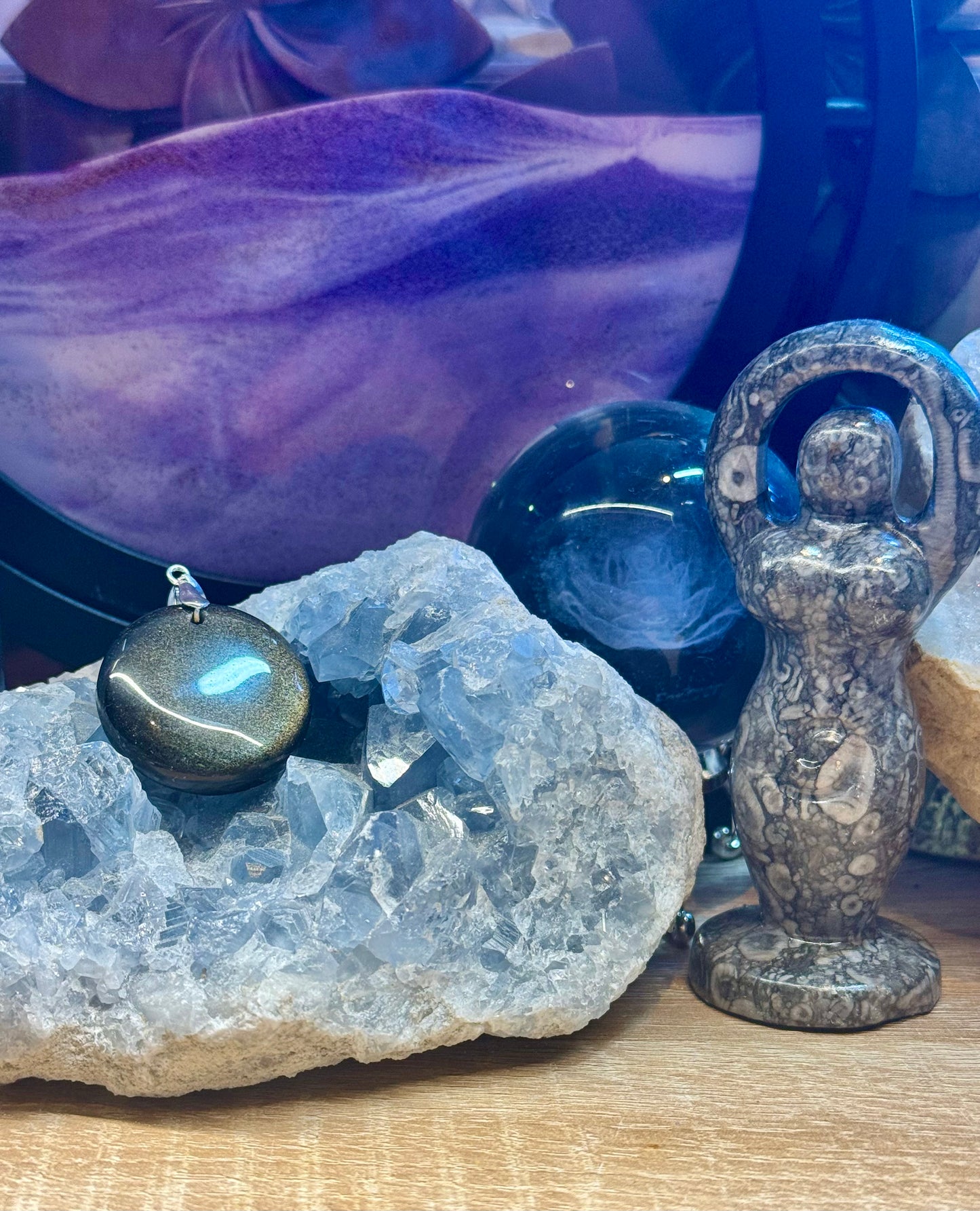 Pendentif rond d’obsidienne dorée