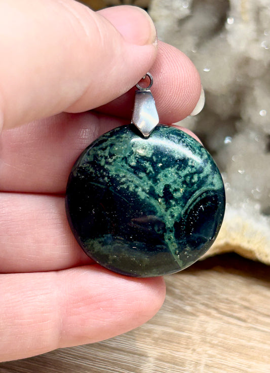 Pendentif de jaspe kambaba