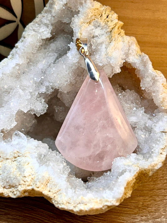 Pendentif de quartz rose
