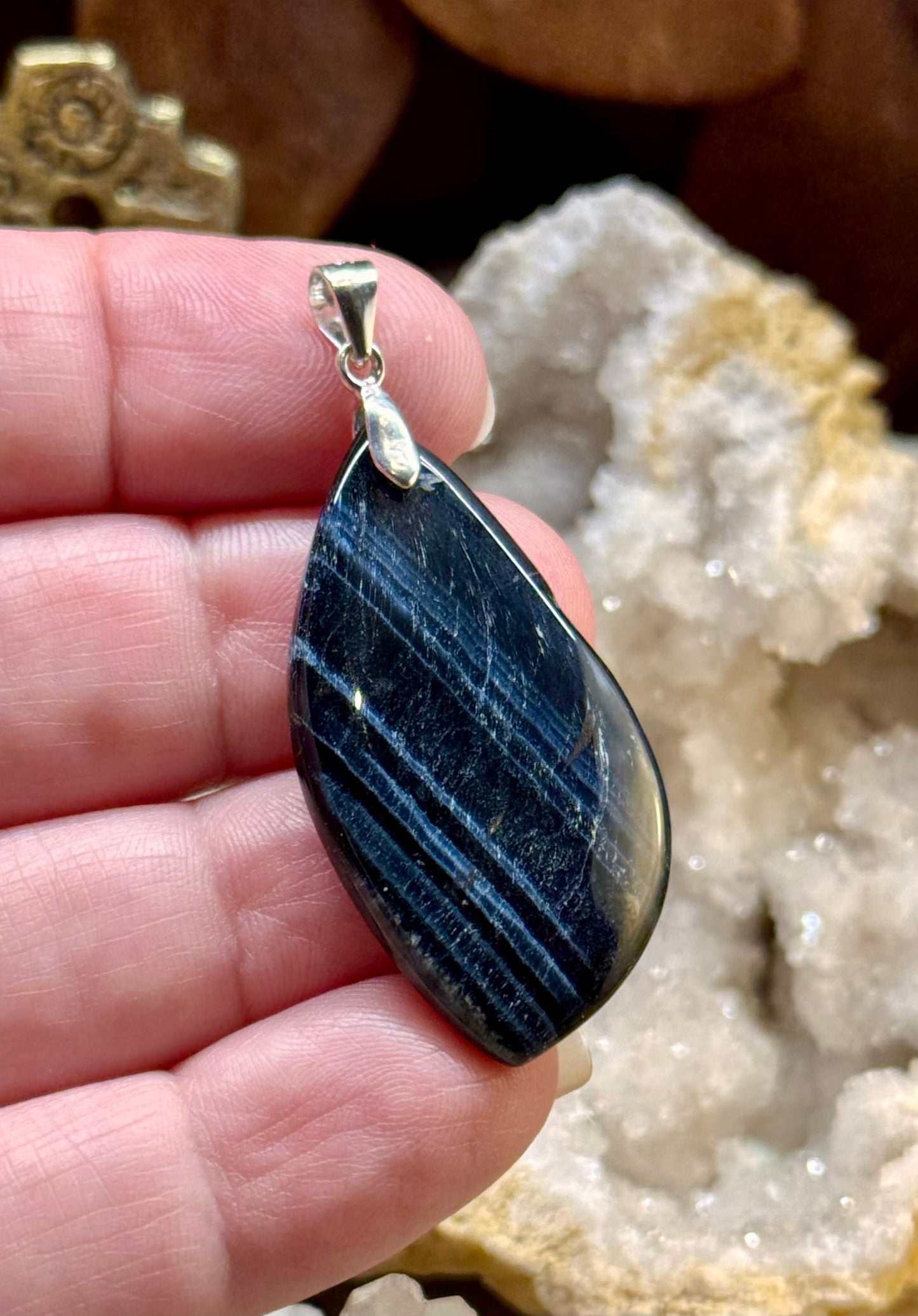 Pendentif d’œil de faucon
