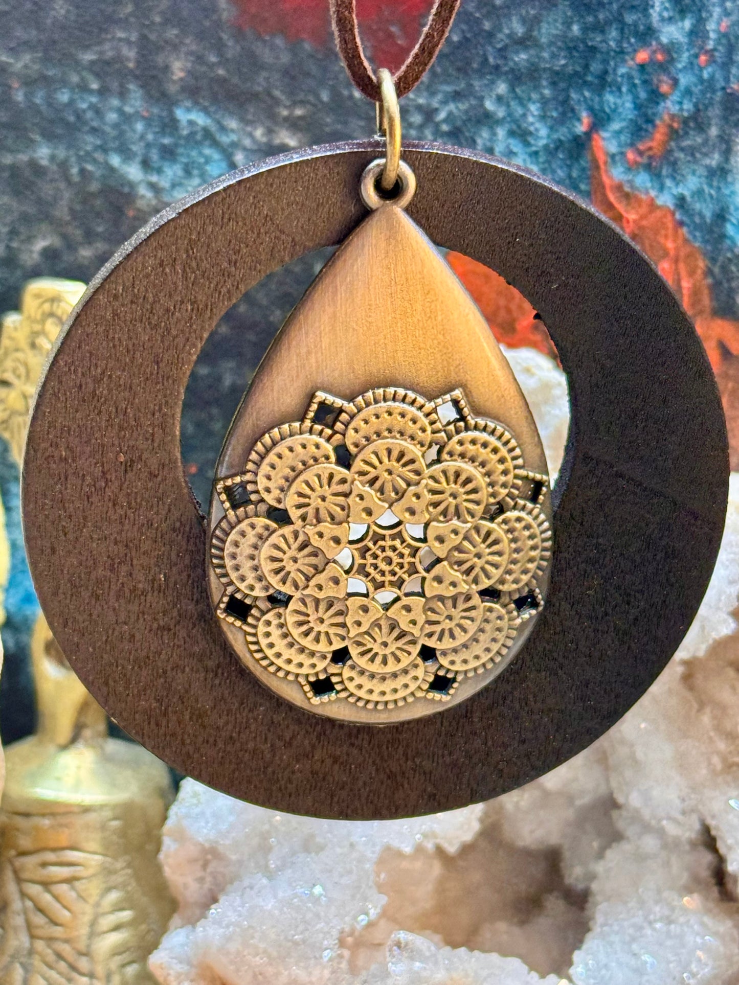 Collier long bois Mandala