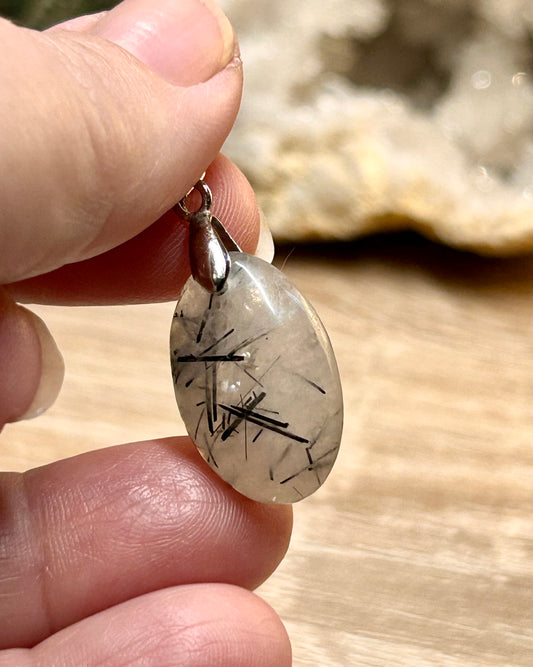 Pendentif de quartz tourmaline