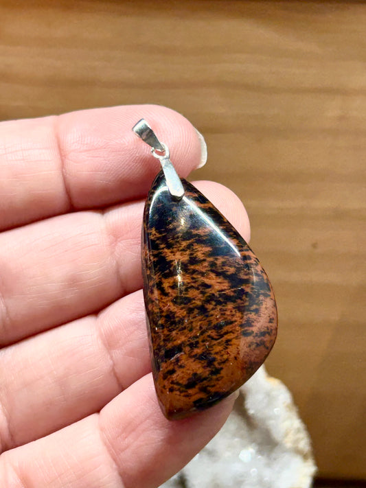 Pendentif d’obsidienne acajou