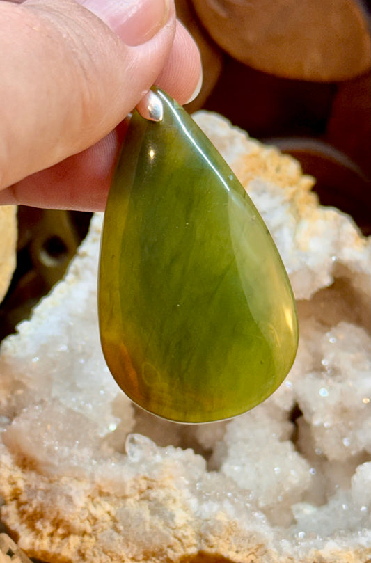 Pendentif de jade néphrite
