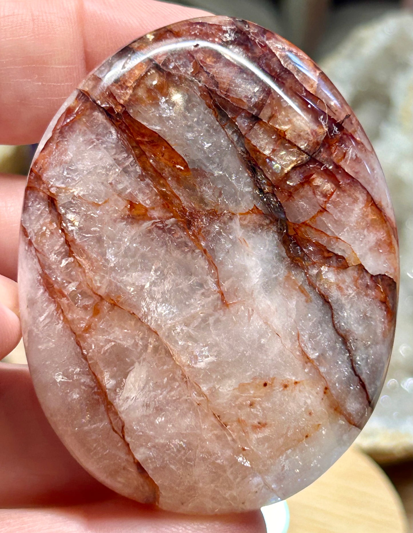 Galet de quartz hématoïde rouge