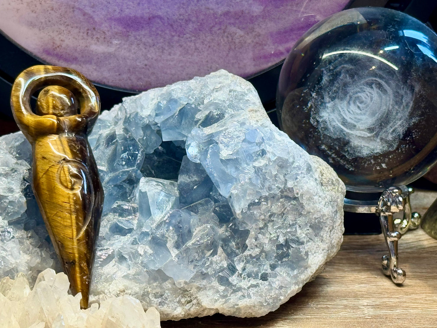 Statuette de la Mère Divine en Oeil de Tigre