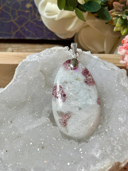 Pendentif de tourmaline rose ou rubellite