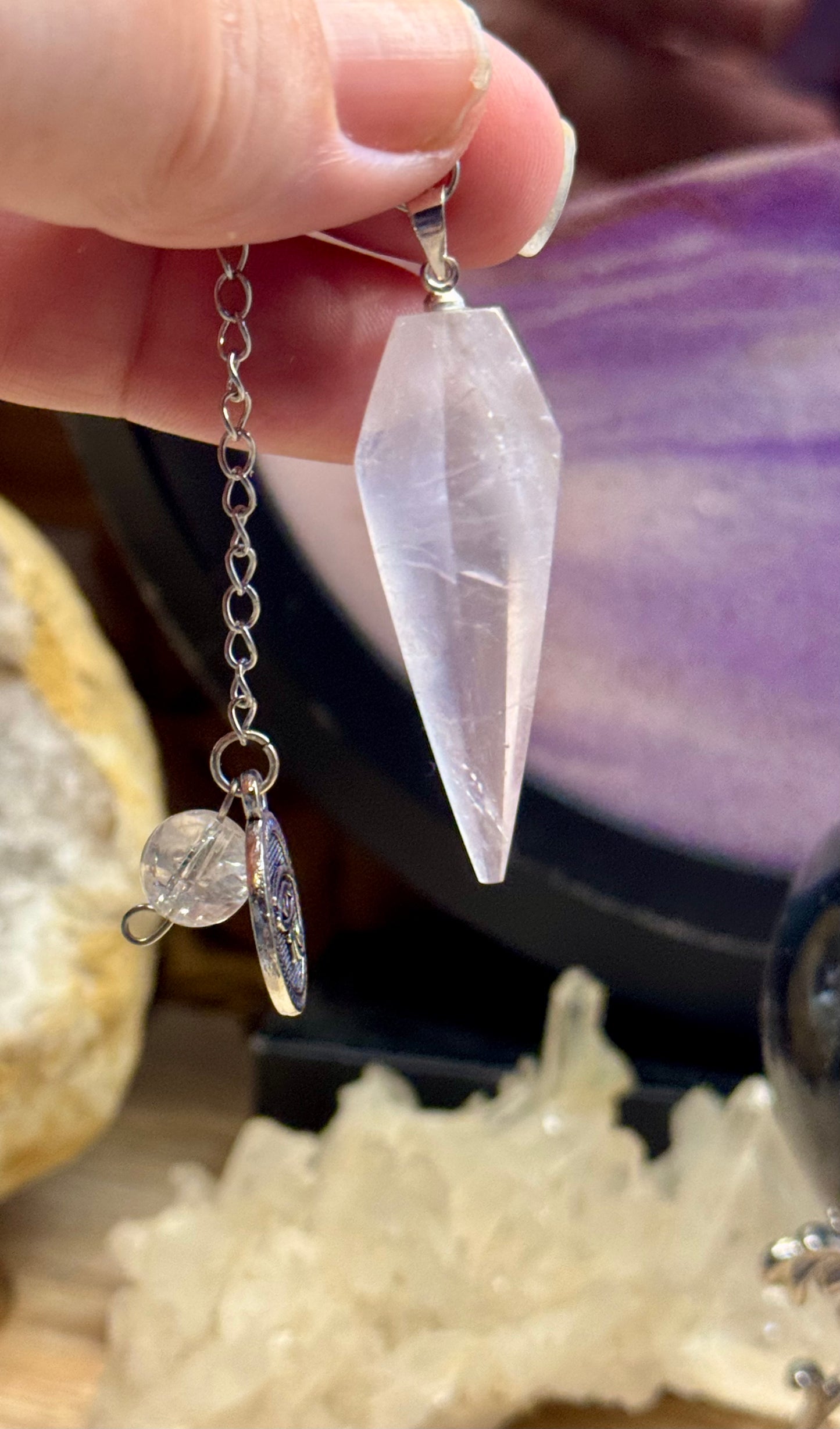 Pendule conique facetté en Quartz Rose