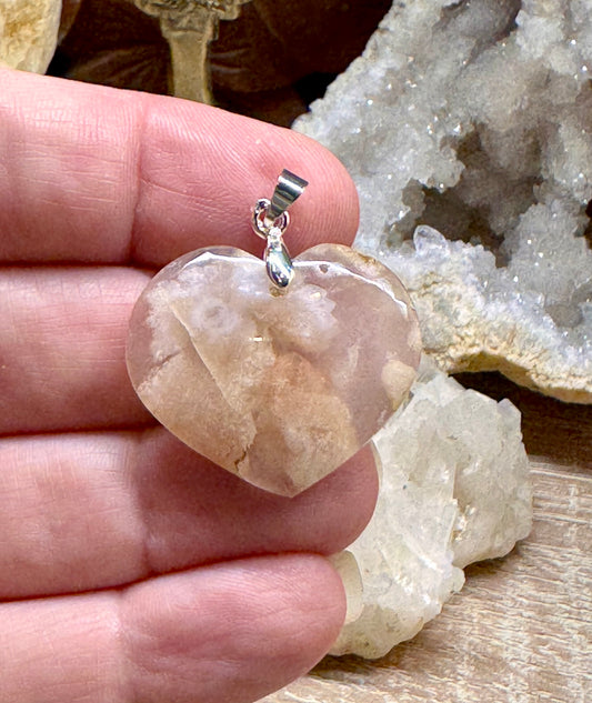 Pendentif cœur en agate fleur de cerisier