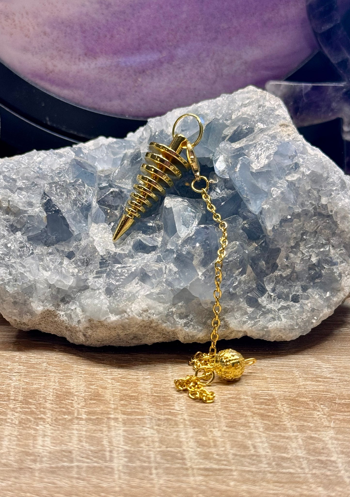 Pendule conique en métal doré
