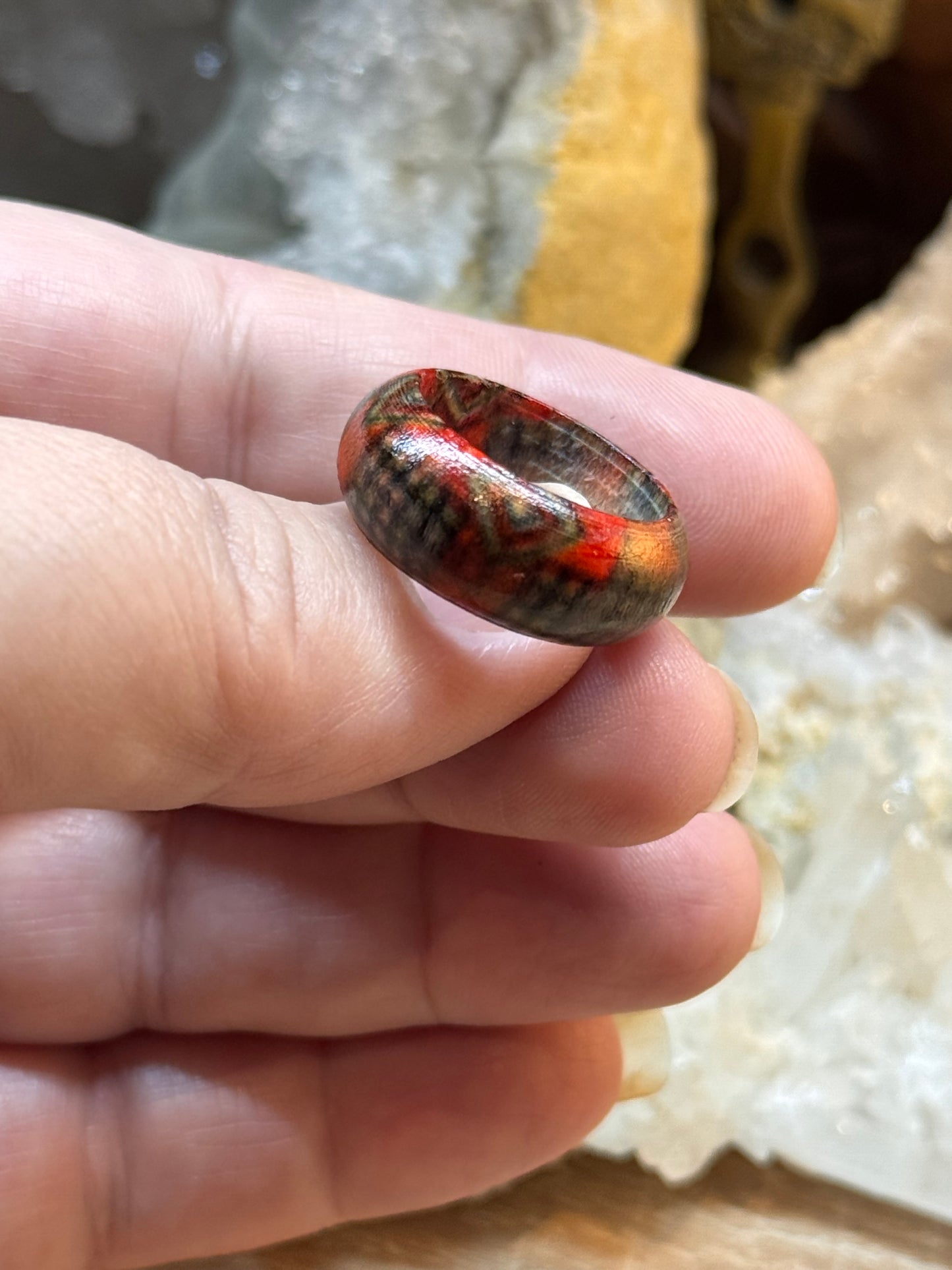 Bague fantaisie en bois rouge